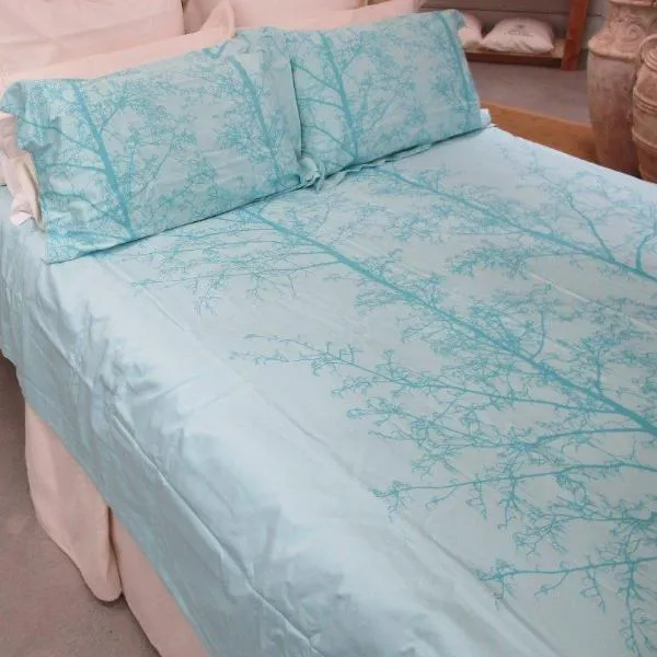 Simple Luxury Quilt Set Tahitian Blue Silhouette